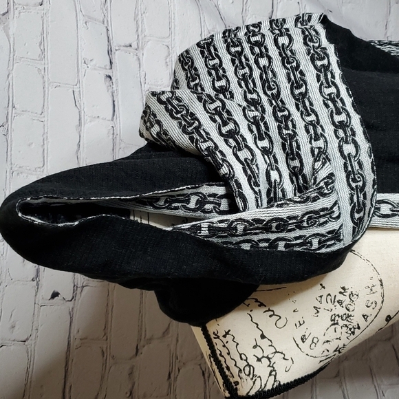 Calvin Klein Chain Print Scarf - Picture 4 of 7